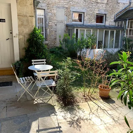 L'annexe Du 11 D, 3 Etoiles ブザンソン