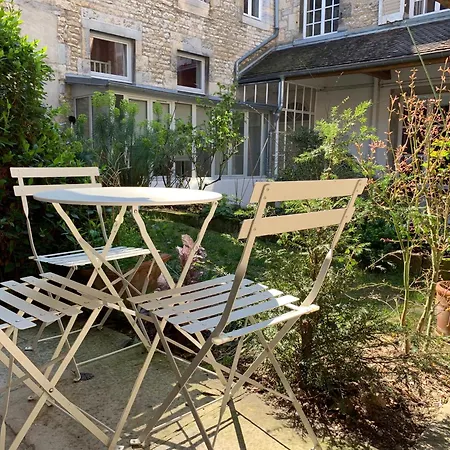 L'annexe Du 11 D, 3 Etoiles ブザンソン