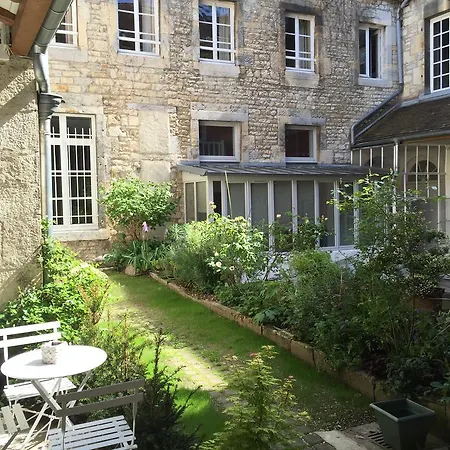 L'annexe Du 11 D, 3 Etoiles ブザンソン