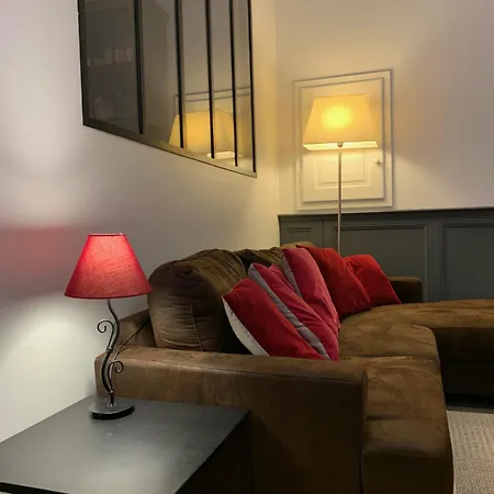 L'annexe Du 11 D, 3 Etoiles ブザンソン
